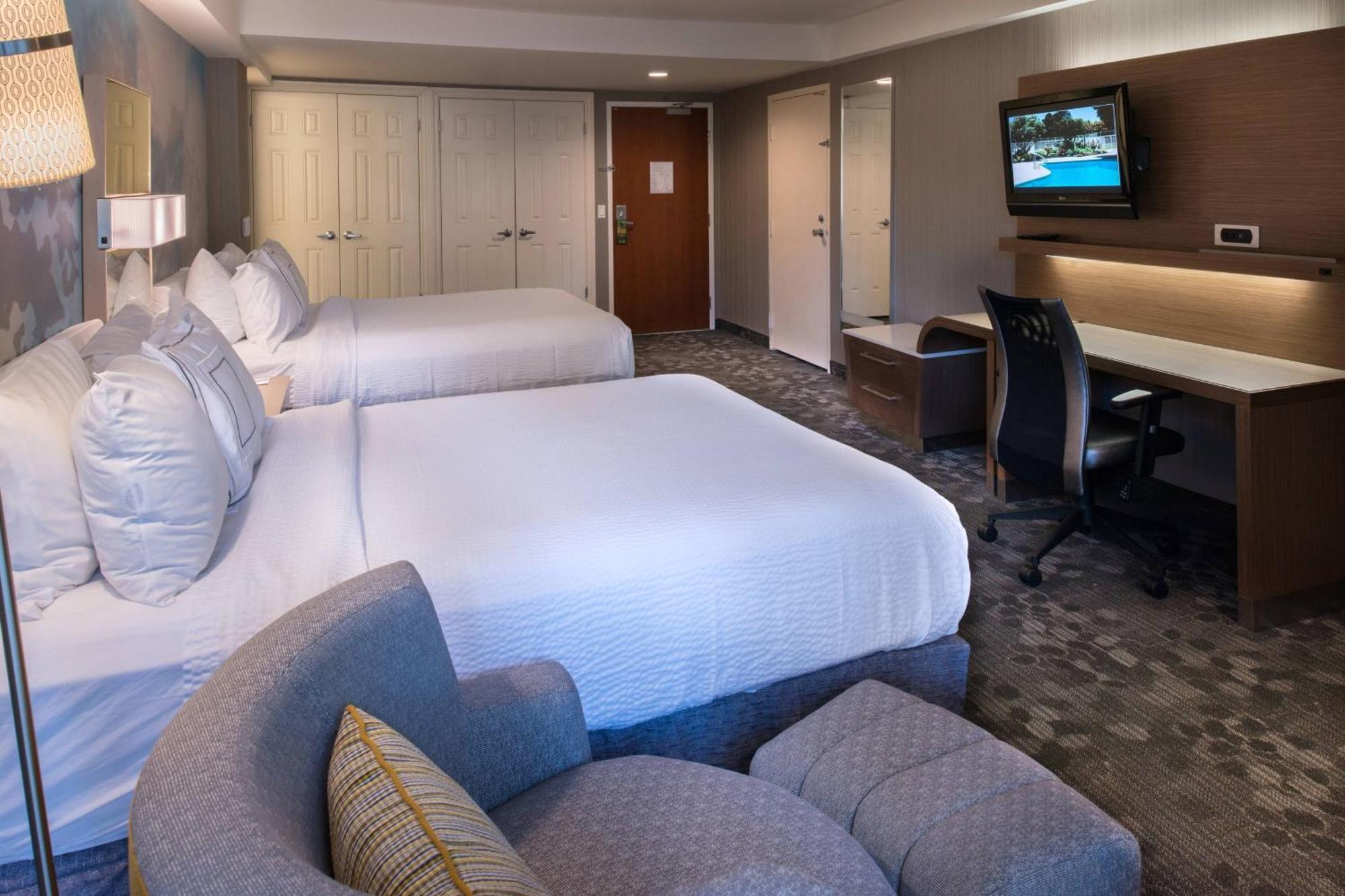 Courtyard By Marriott Oxnard/Ventura Hotel Екстериор снимка