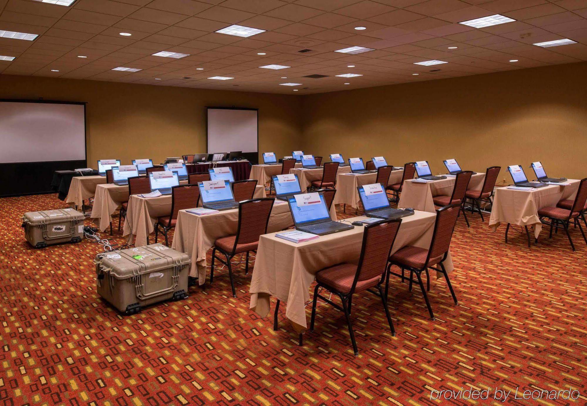 Courtyard By Marriott Oxnard/Ventura Hotel Екстериор снимка