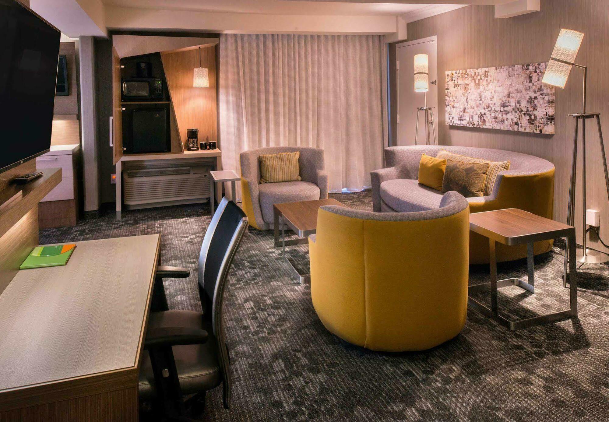 Courtyard By Marriott Oxnard/Ventura Hotel Екстериор снимка