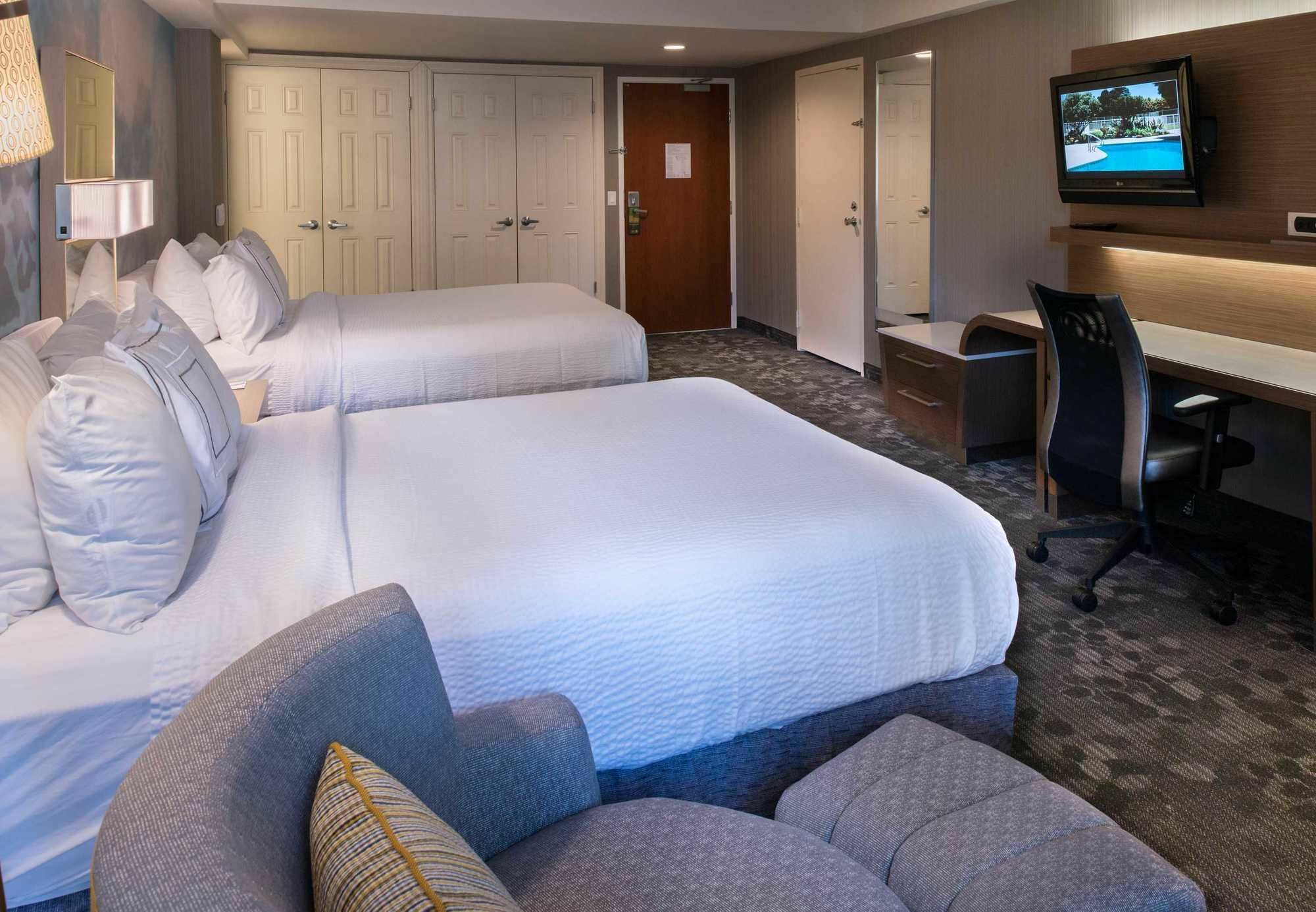 Courtyard By Marriott Oxnard/Ventura Hotel Екстериор снимка