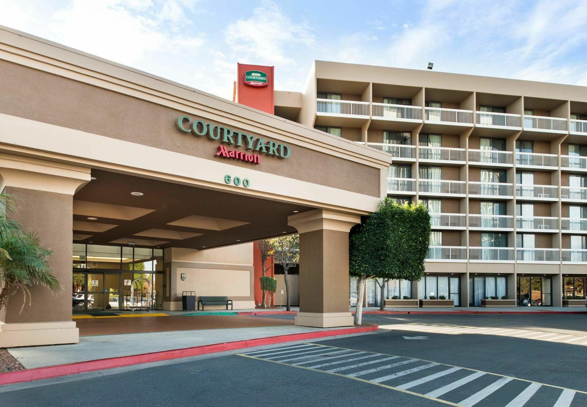 Courtyard By Marriott Oxnard/Ventura Hotel Екстериор снимка